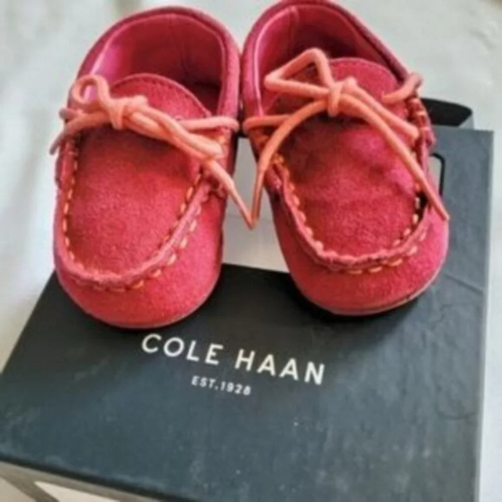 Cole Haan Baby Preppy Luxury Vibrant Moccasin Loafers 2 Pink Suede Shoes NEW